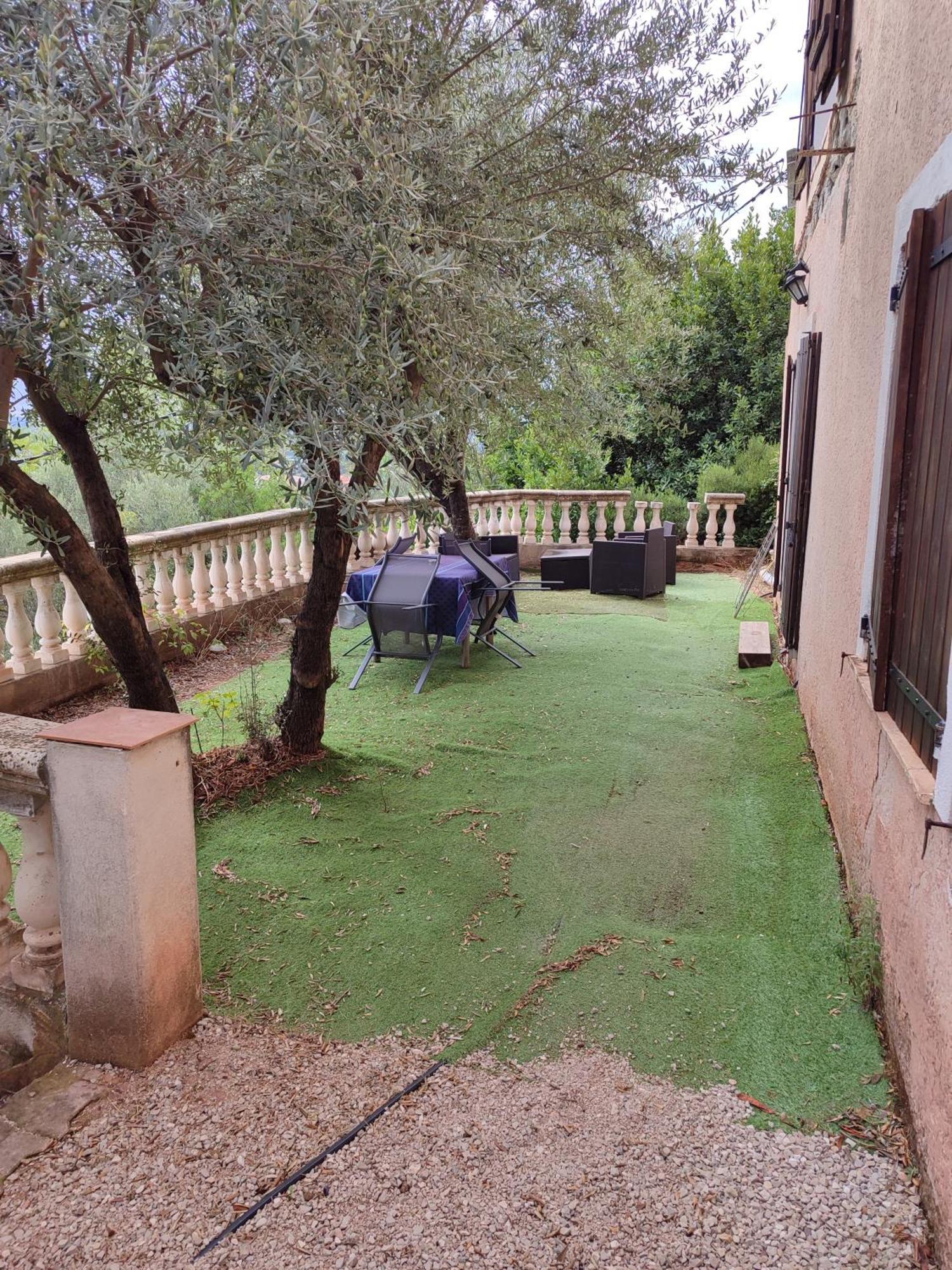 T2 En Rez De Chaussee De Villa A กูแอส์ ภายนอก รูปภาพ